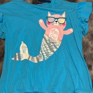 Has cat mermaid on shirt